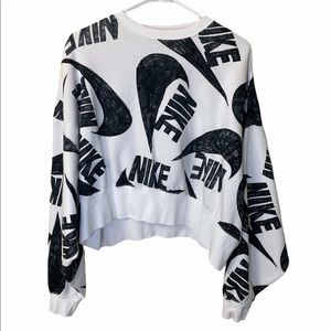 Nike sweatshirt size Medium